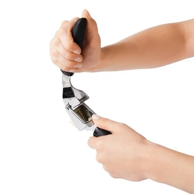OXO Softworks Garlic Press: Chromed Steel & Plastic, Dishwasher-Safe, Garlic Mincer & Crusher, Black - Image 5
